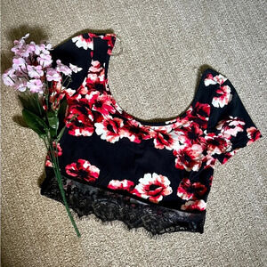 Charolette Russe NWT Floral Lace Trim Crop Top - Small